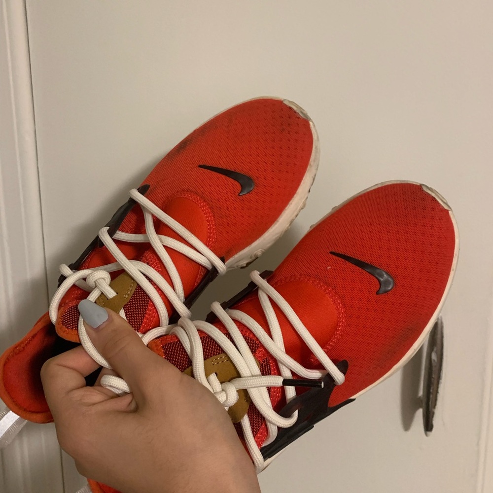 Nike sneakers red